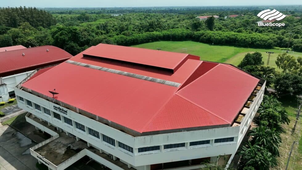 อาคารกีฬาภิรมย์ มหาวิทยาลัยเทคโนโลยีสุรนารี ใช้หลังคา Colorbond Steel